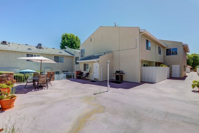 Building Photo - 4558 Willis Ave