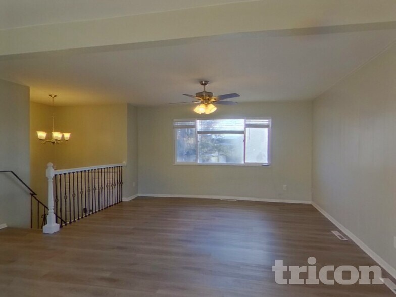 Building Photo - 4985 Montebello Dr