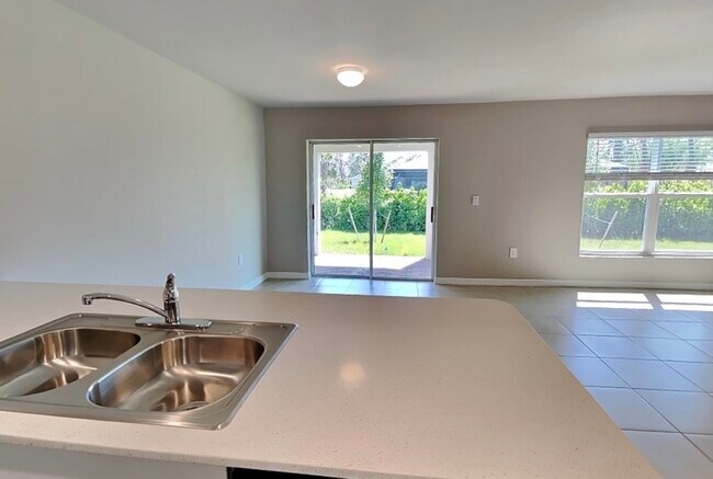 Building Photo - 4731 Gillot Blvd