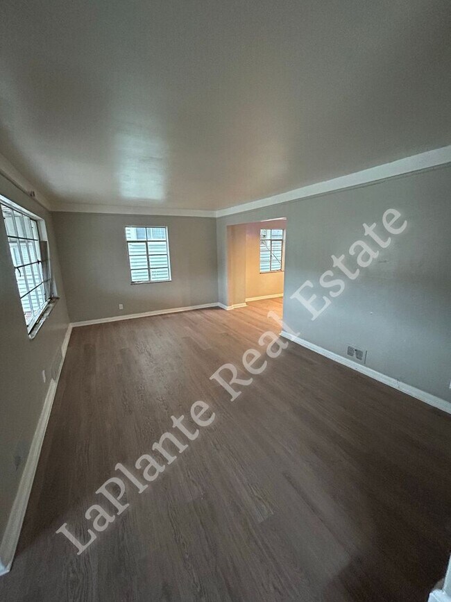 Building Photo - 1421 N Ravine Pkwy