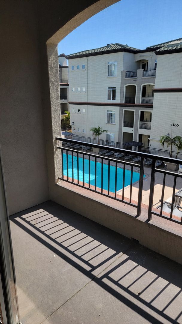 Building Photo - Regents La Jolla Living!