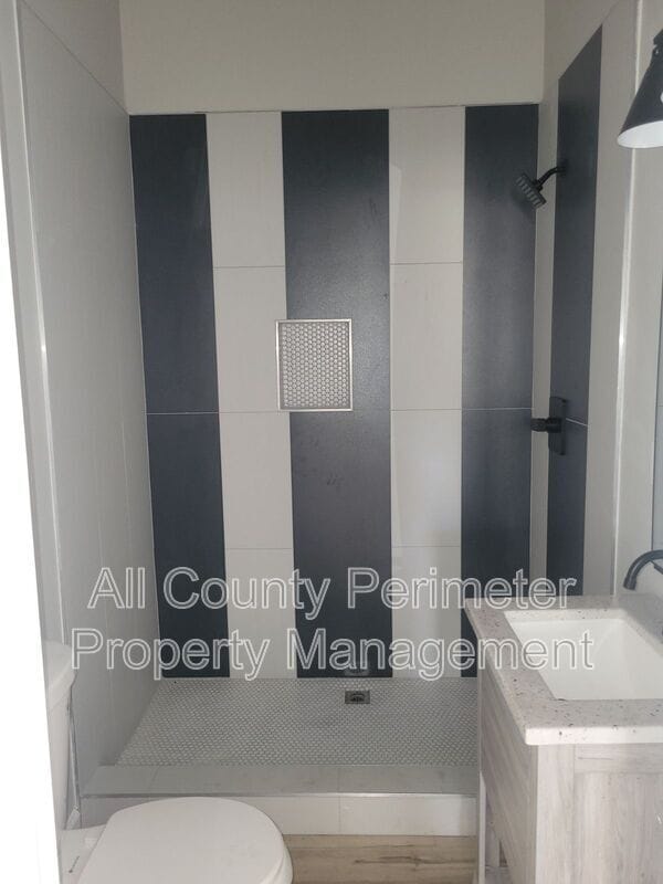 Building Photo - 1249 Duncan Ave