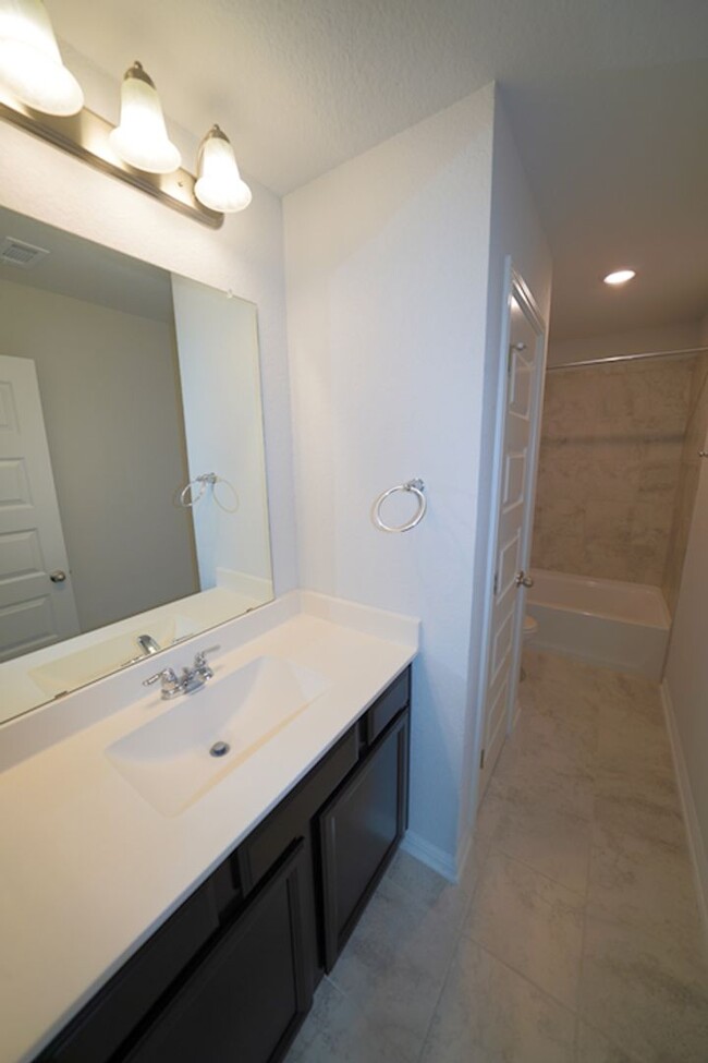 Building Photo - Gorgeous Like-New Home in Asher Place (Sai...