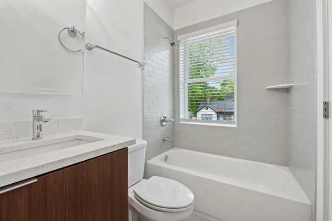 Building Photo - Come check out the West End Flats!