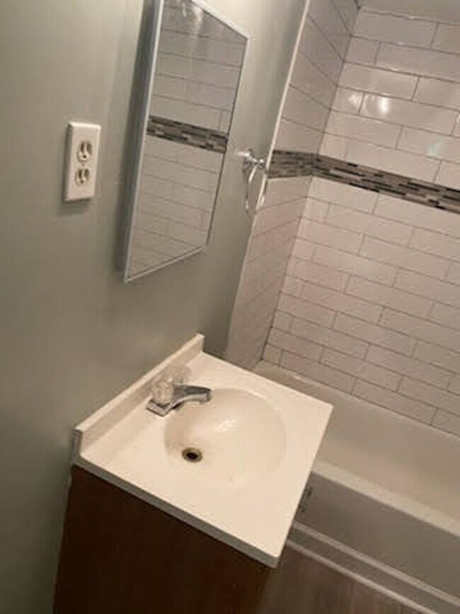 Building Photo - Adorable Renovated Home in Oceanway!