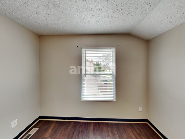Building Photo - 595 Tall Oaks Dr