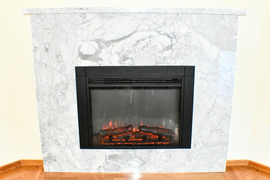 Building Photo - 286 Roosevelt Way