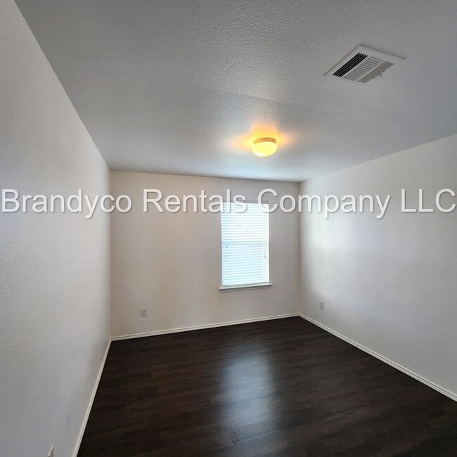 Building Photo - 411 Taurus Dr
