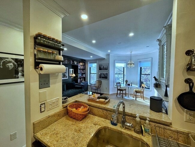 Building Photo - 49 Warren Ave