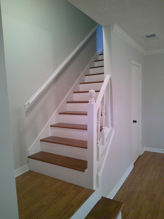 Building Photo - *****MOVE IN SPECIAL! 1/2 OFF 1ST MONTHS R...