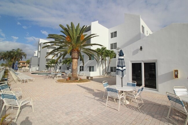 Building Photo - 2860 NE 14th Street Causeway