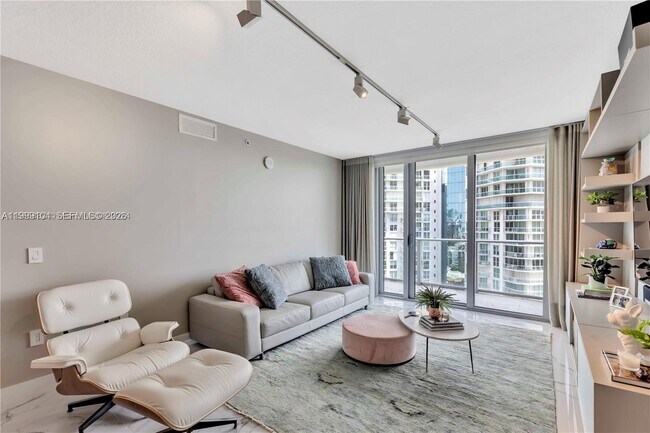 Building Photo - 300 Sunny Isles Blvd