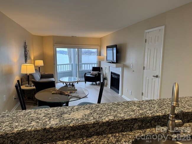 Building Photo - 368 Northwest Dr