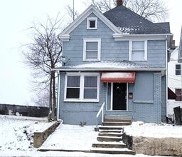 Building Photo - 2004 Cleveland Ave NW