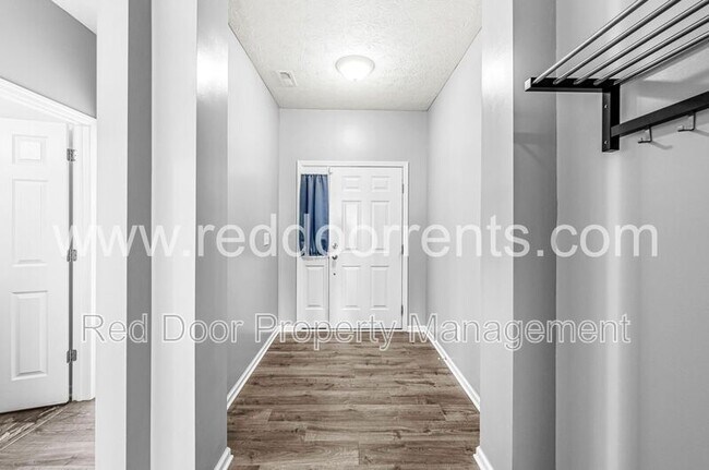 Building Photo - 4920 Penoyer Ln