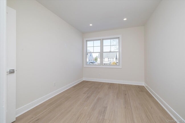 Building Photo - 8 1st St