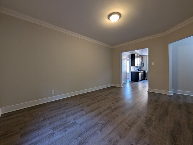 Building Photo - 1948 1/2 N Spaulding Ave