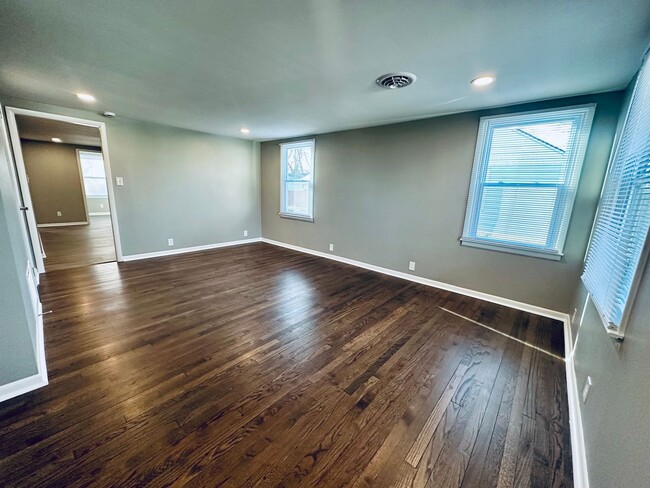 Building Photo - {612} Fully Remodeled Ranch in Olathe + Or...