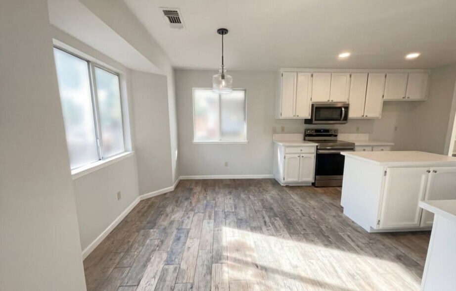 Building Photo - 4744 Ponderay Ln