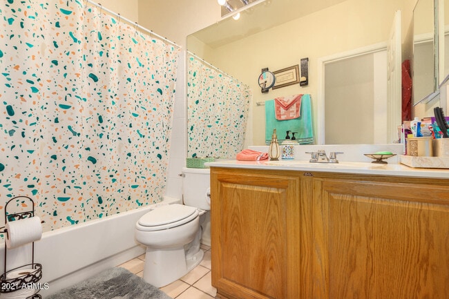 Building Photo - 542 S Cholla St
