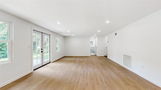 Building Photo - 706 Longacre Ave
