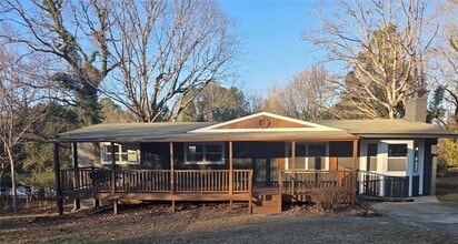 Building Photo - 1411 Sycamore Dr NW