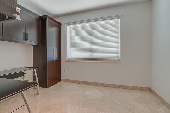 Building Photo - 3010 PGA Blvd