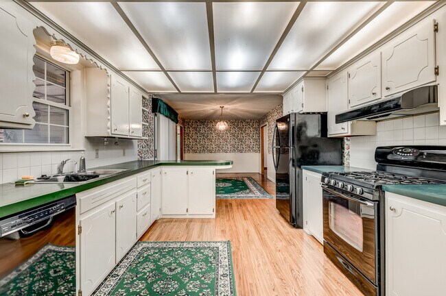 kitchen - 27 Summit Cir