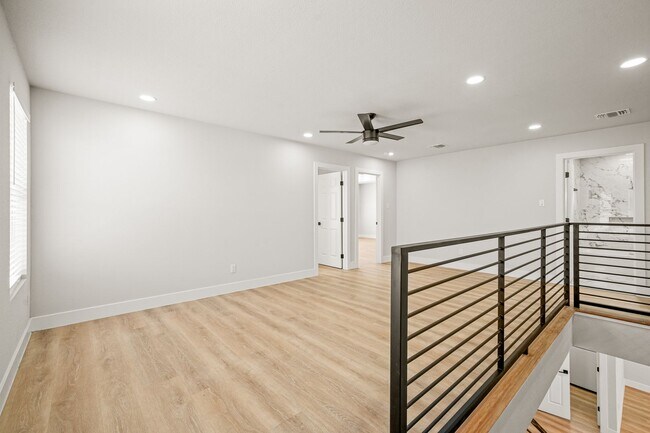 Building Photo - BEAUTIFUL 4 BEDROOM PROPERTY LOCATED IN BU...