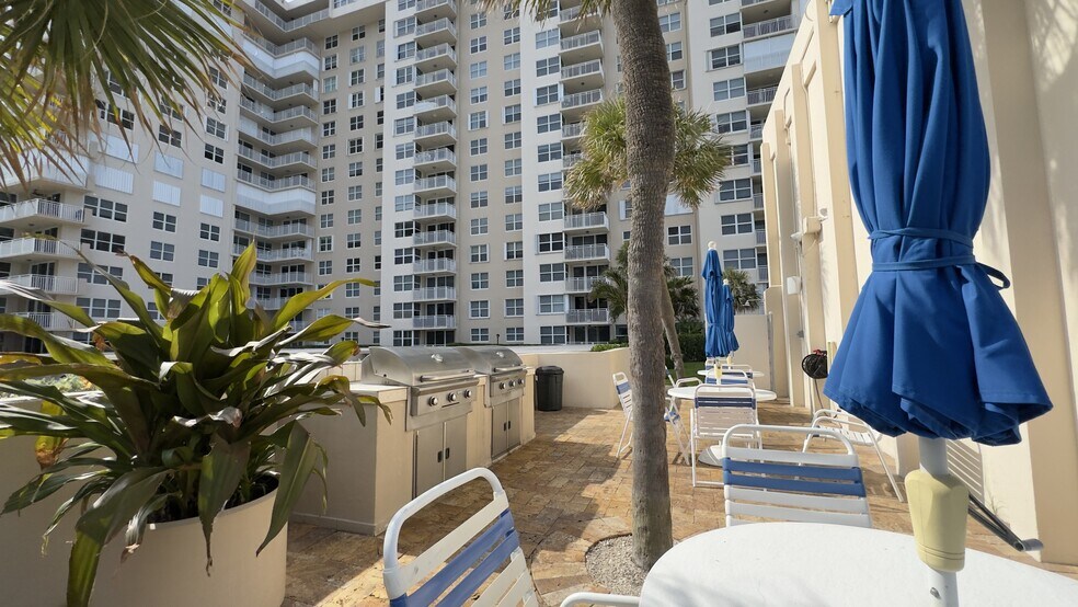 Building Photo - 5200 N Ocean Blvd