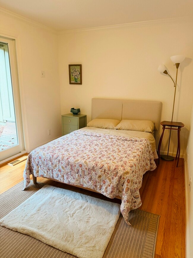 Building Photo - 760 La Mesa Dr