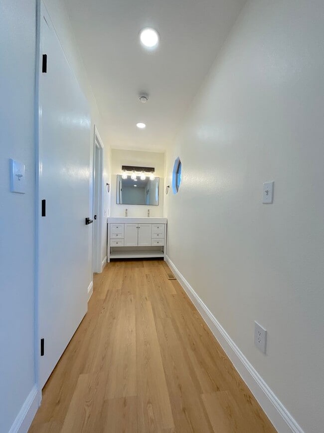 Building Photo - 4 Bedroom Home Available Near E Cheyenne M...