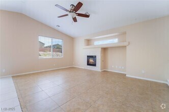 Building Photo - 5086 Echo Shire Ave