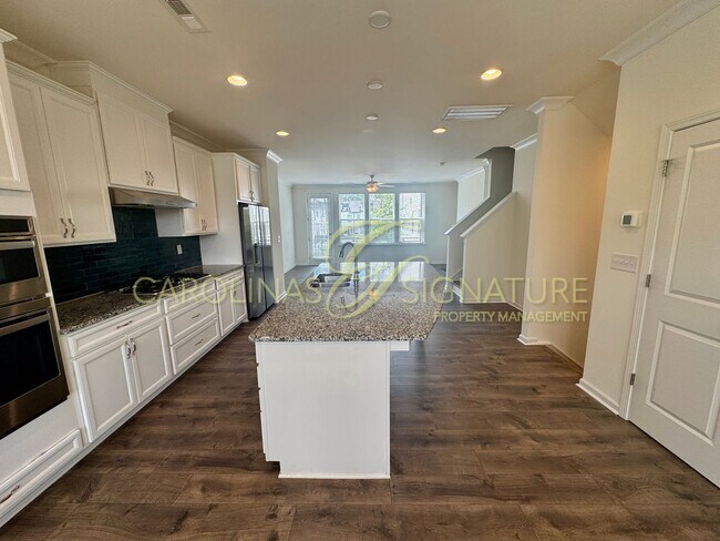 Building Photo - Fantastic 3BR/2.5BA Townhome located in The Elm at Stonecrest