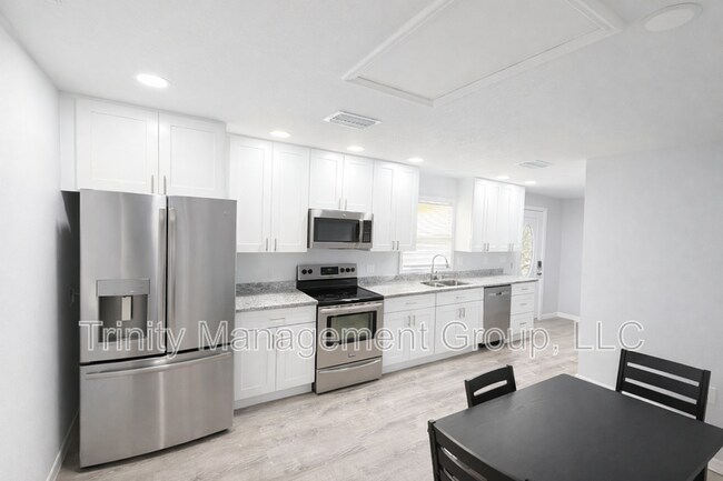 Building Photo - 1509 E Winding Way