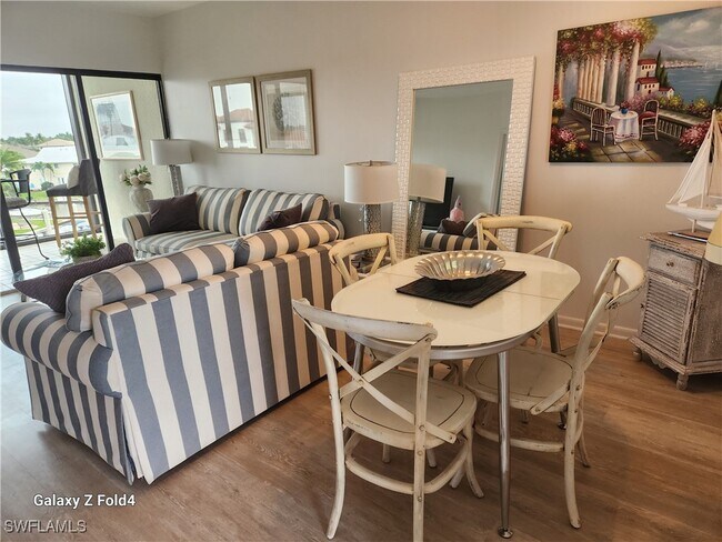 Building Photo - 805 River Point Dr