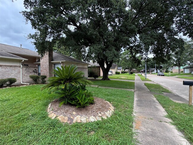 Building Photo - 7918 Midland Forest Dr