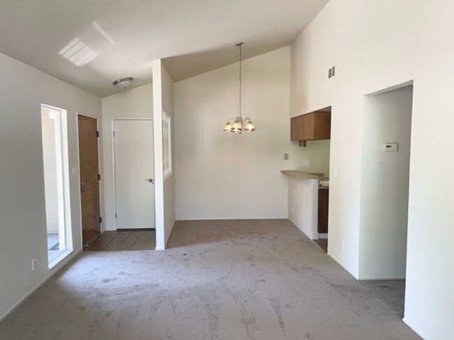 Building Photo - Pleasant Hill 2 bedroom 2 bath condo w/fre...