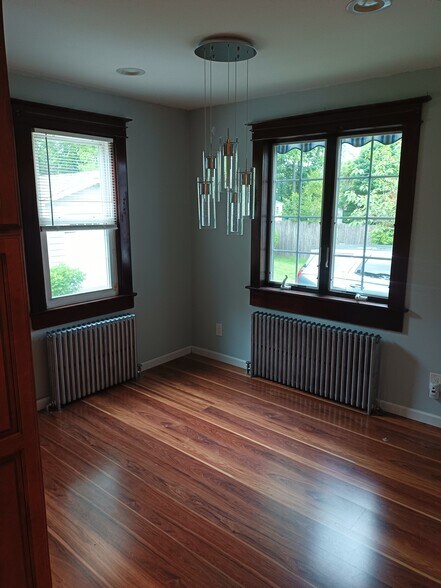 Building Photo - 11 47th St