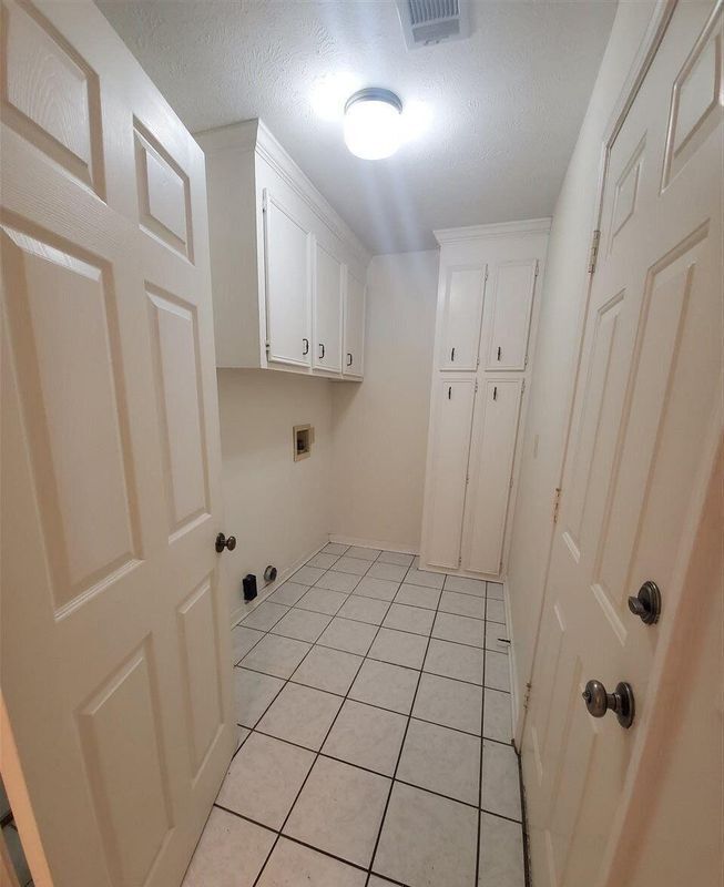 Building Photo - 208 Foxwood Cove