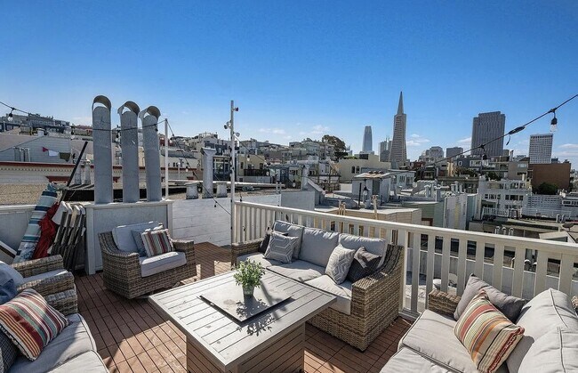 Building Photo - 435 Union St