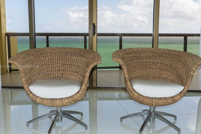 Building Photo - 16275 Collins Ave