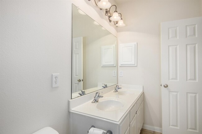 Building Photo - 25609 Tiverton Forest Ct