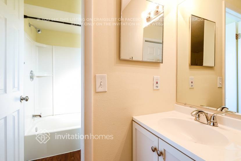 Building Photo - 10710 Wingate Dr