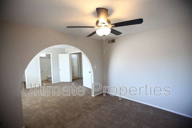 Building Photo - 401 W Utopia Rd