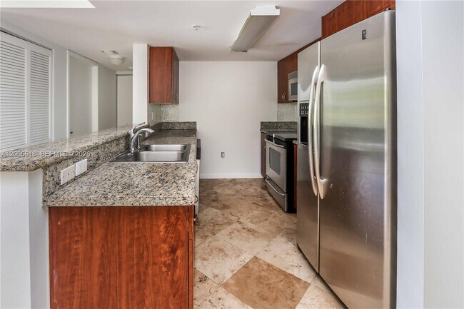 Building Photo - 1555 N Treasure Dr