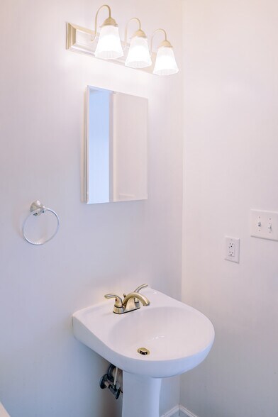 Building Photo - 41 Beri Dr