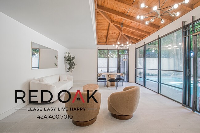 Building Photo - 4651 Cahuenga Blvd