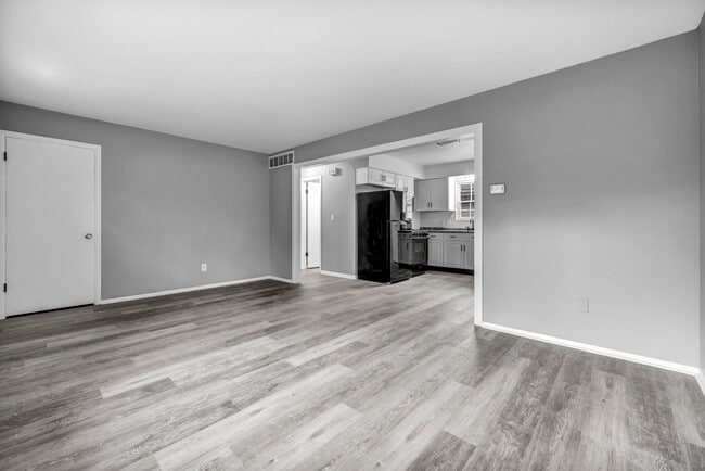 Building Photo - 231 Randel Ave