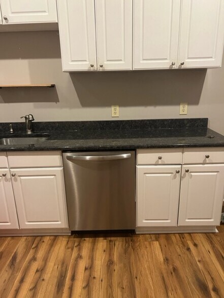 Building Photo - 214 Bridge Street #5